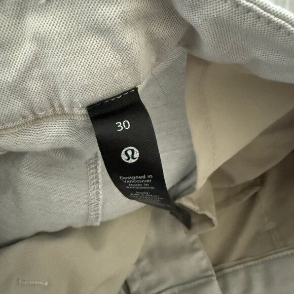 Lululemon Commission Classic-Fit Short 7" - Size 30 - Off White Light Grey - Picture 5 of 5
